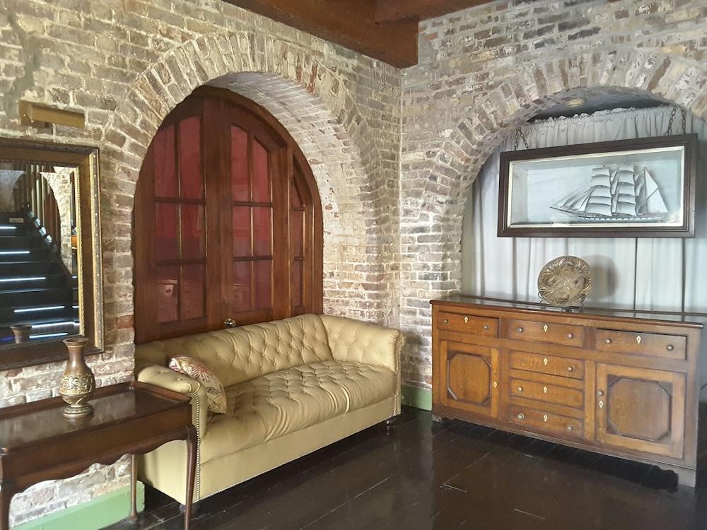 Copper And Lumber Store Hotel English Harbour Екстер'єр фото
