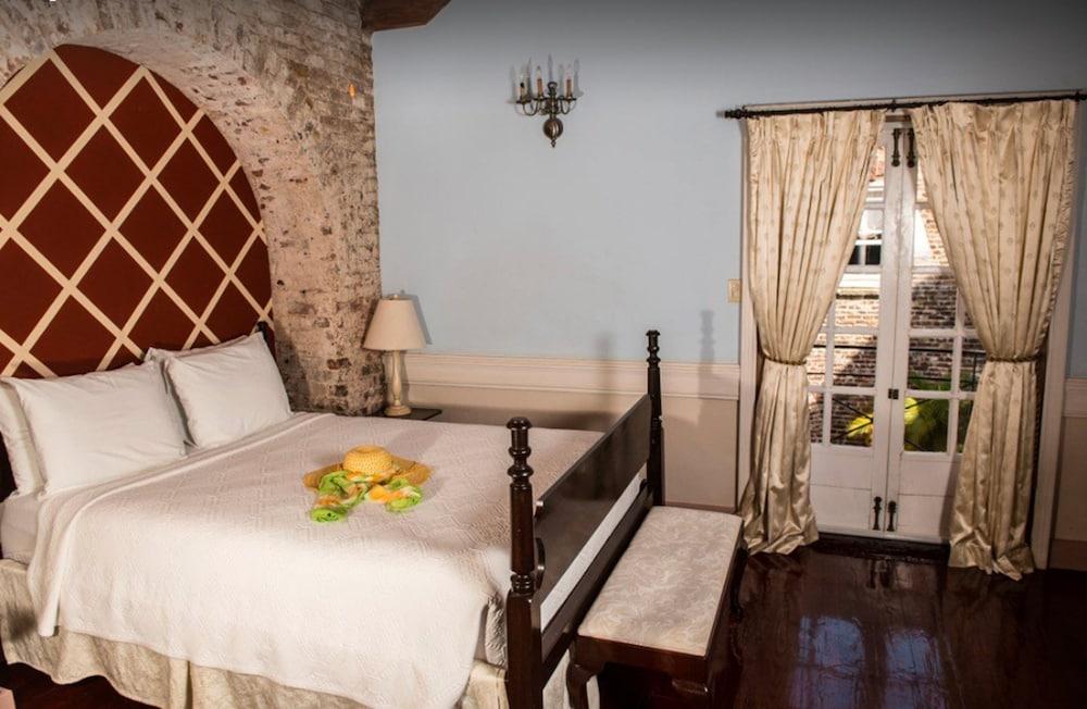 Copper And Lumber Store Hotel English Harbour Екстер'єр фото